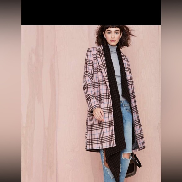Glamorous pink plaid coat
•Two welt pockets with flaps at the front
•worn twice - Picture 1 of 9